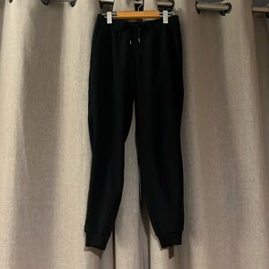 Lululemon On the Fly joggers.